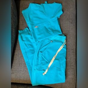 Size M Figs Zamora Jogger and Catarina top